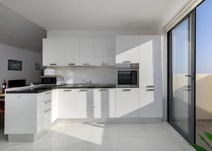 Modern 2 Bedroom Penthouse With Huge Terrace And Sea Views - 2 Mins From Sea - Qawra