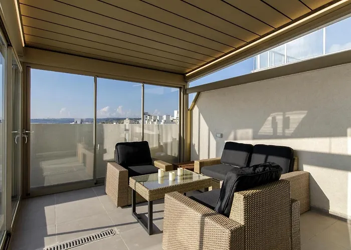 Modern 2 Bedroom Penthouse With Huge Terrace And Sea Views - 2 Mins From Sea - Qawra