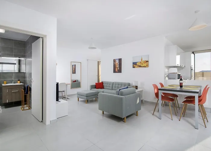 Modern 2 Bedroom Penthouse With Huge Terrace And Sea Views - 2 Mins From Sea - Qawra