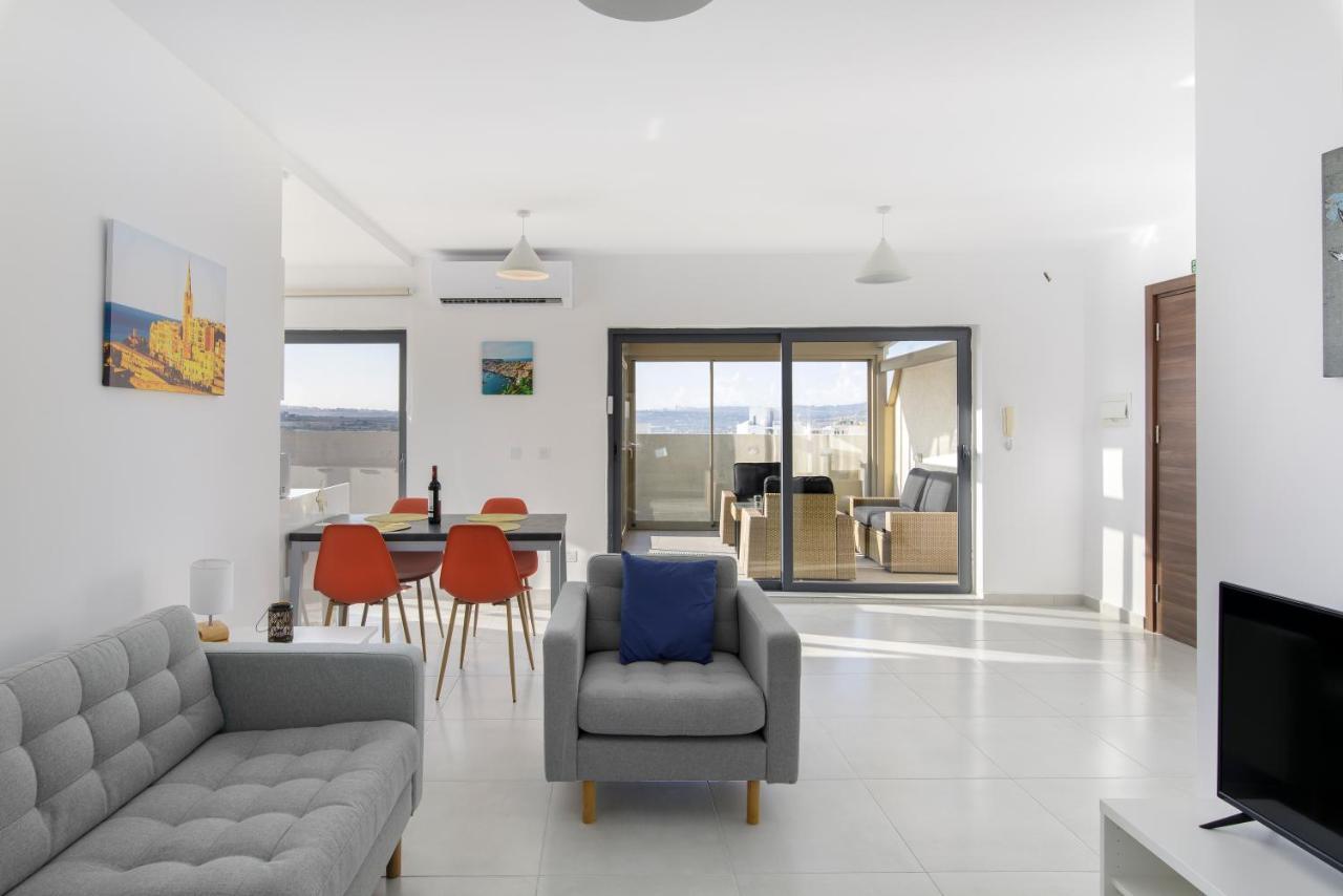 Modern 2 Bedroom Penthouse With Huge Terrace And Sea Views - 2 Mins From Sea - Qawra Apartment St. Paul's Bay