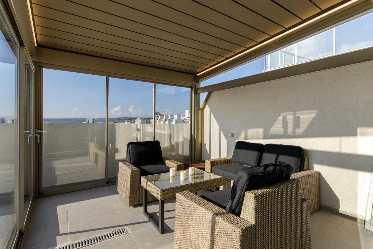 Modern 2 Bedroom Penthouse With Huge Terrace And Sea Views - 2 Mins From Sea - Qawra Apartment