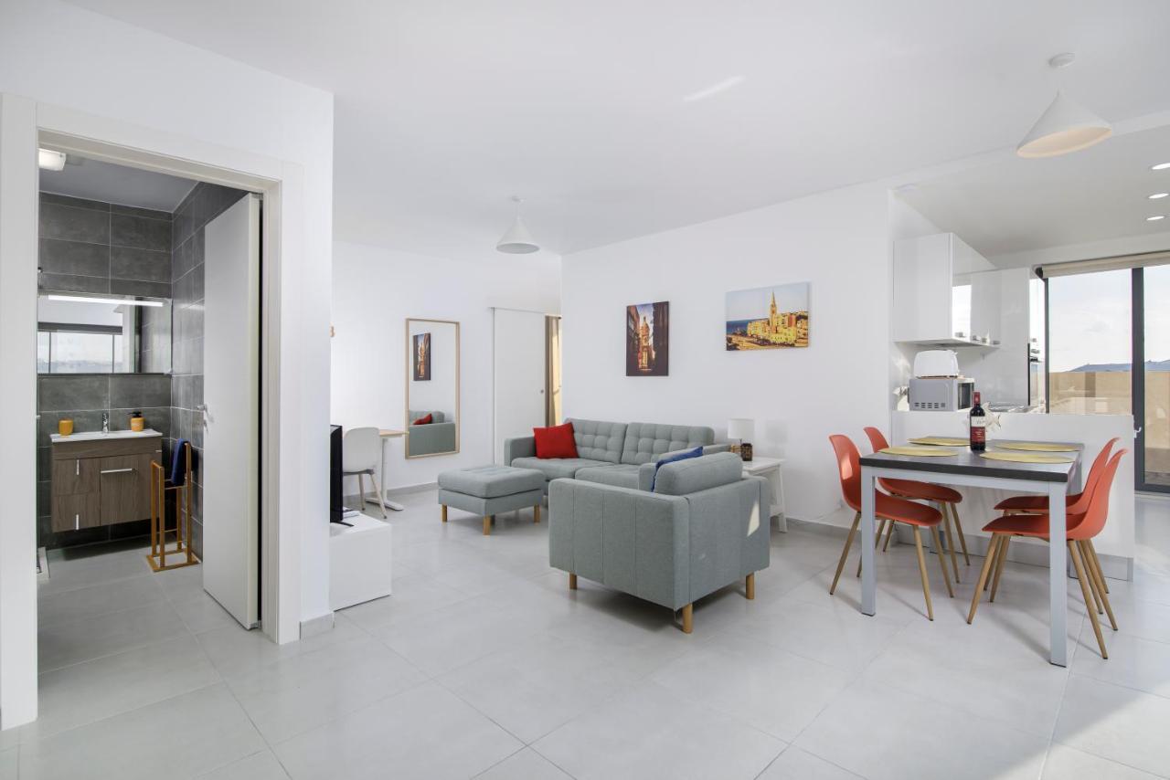 Modern 2 Bedroom Penthouse With Huge Terrace And Sea Views - 2 Mins From Sea - Qawra Apartment *