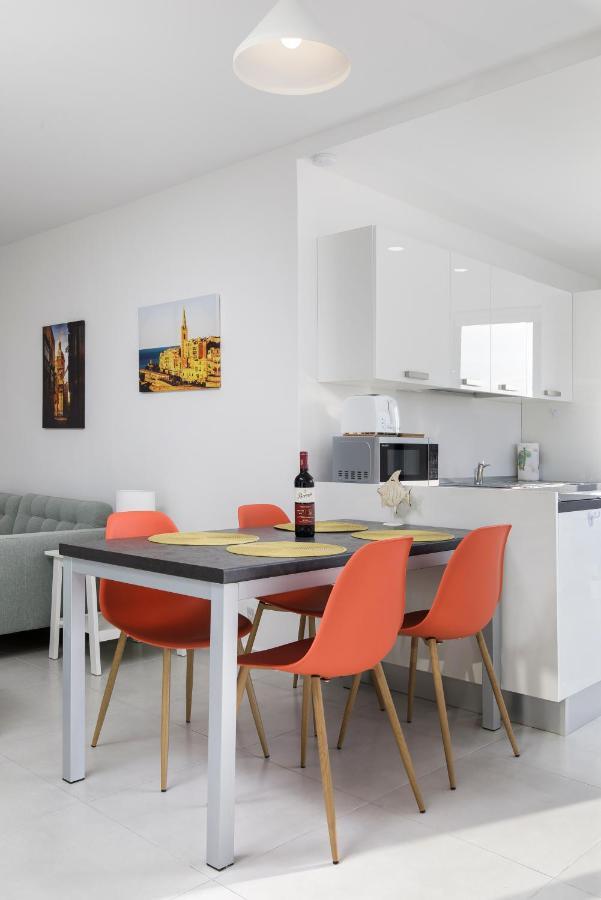 Modern 2 Bedroom Penthouse With Huge Terrace And Sea Views - 2 Mins From Sea - Qawra Apartment St. Paul's Bay