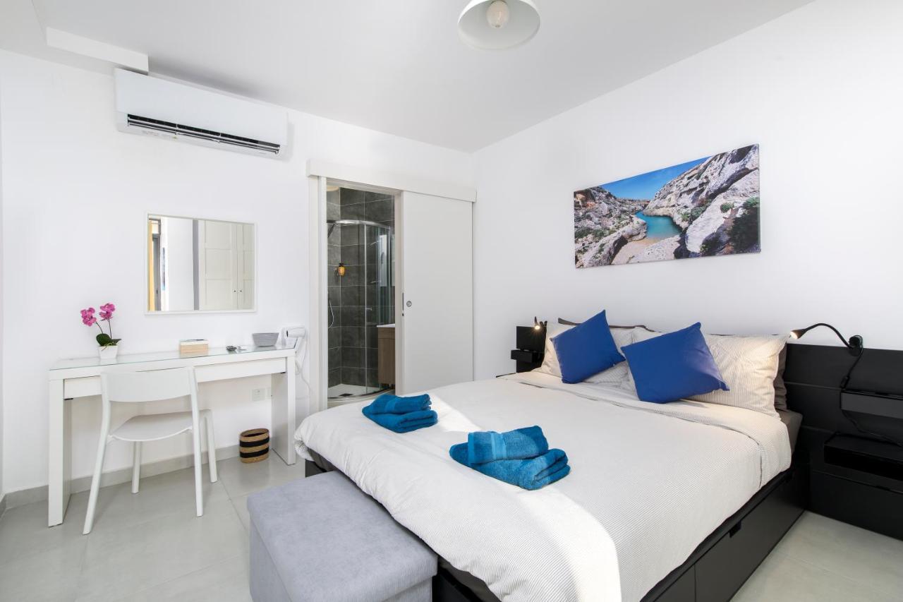 Modern 2 Bedroom Penthouse With Huge Terrace And Sea Views - 2 Mins From Sea - Qawra Apartment *