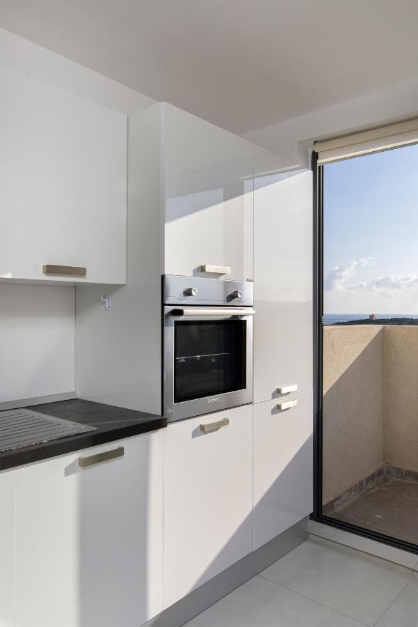 Modern 2 Bedroom Penthouse With Huge Terrace And Sea Views - 2 Mins From Sea - Qawra Apartment St. Paul's Bay