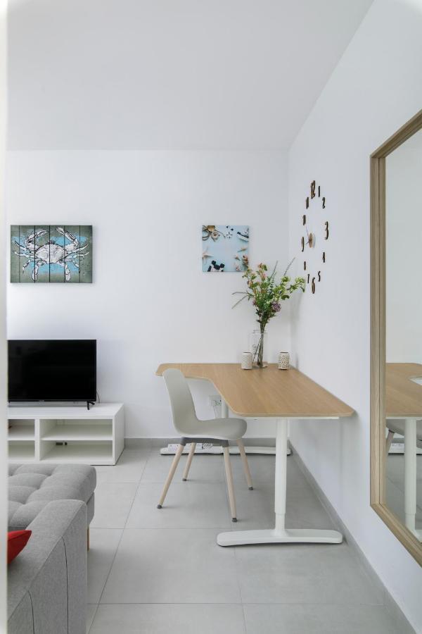 Modern 2 Bedroom Penthouse With Huge Terrace And Sea Views - 2 Mins From Sea - Qawra Apartment