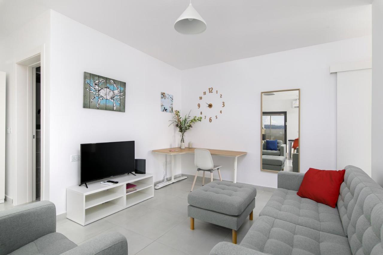 Modern 2 Bedroom Penthouse With Huge Terrace And Sea Views - 2 Mins From Sea - Qawra St. Paul's Bay