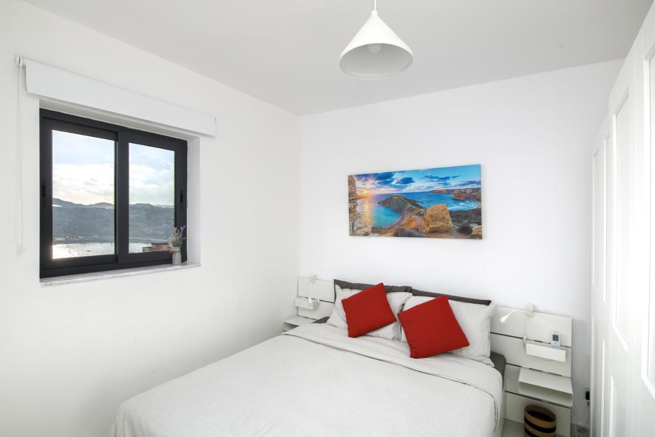 Modern 2 Bedroom Penthouse With Huge Terrace And Sea Views - 2 Mins From Sea - Qawra Apartment