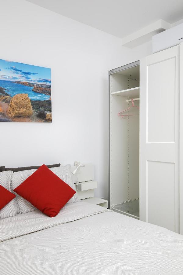 Modern 2 Bedroom Penthouse With Huge Terrace And Sea Views - 2 Mins From Sea - Qawra Apartment